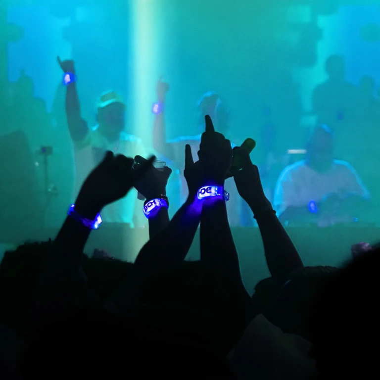 THE GLOW WHITE PARTY